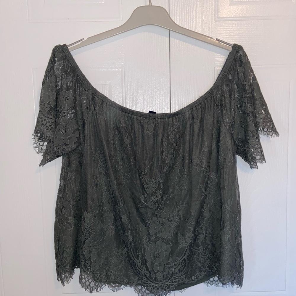 American Eagle off the shoulder shirt